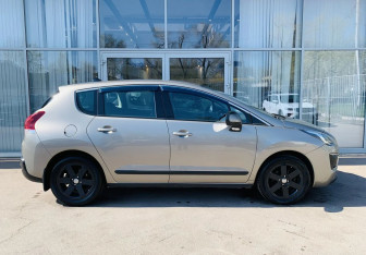 Подержанный автомобиль Peugeot 3008 2014 года (4 фото)