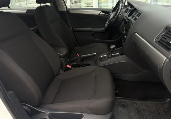 Подержанный автомобиль Volkswagen Jetta Sedan 2016 года (10 фото)