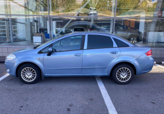 Подержанный автомобиль Fiat Linea 2011 года (8 фото)