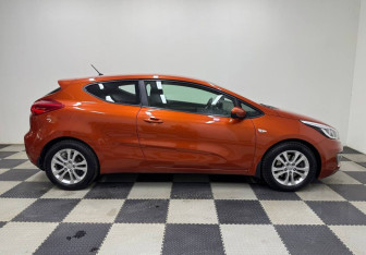 Подержанный автомобиль Kia Ceed Hatchback 2014 года (4 фото)