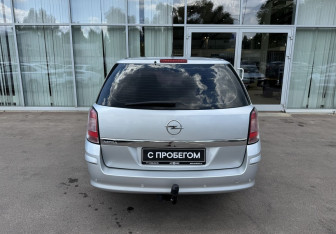 Подержанный автомобиль Opel Astra Wagon 2014 года (6 фото)