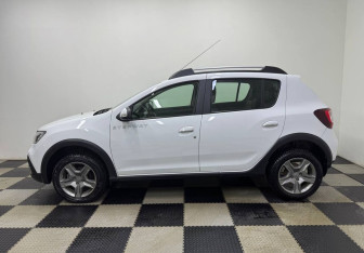 Подержанный автомобиль Renault Sandero 2019 года (8 фото)