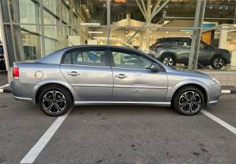 Подержанный автомобиль Opel Vectra Sedan 2006 года (4 фото)