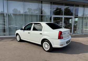 Подержанный автомобиль Renault Logan Sedan 2014 года (7 фото)