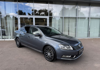 Подержанный автомобиль Volkswagen Passat Sedan 2012 года (3 фото)
