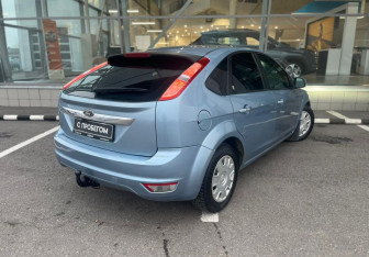 Подержанный автомобиль Ford Focus Hatchback 2008 года (7 фото)