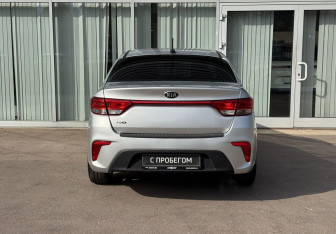 Подержанный автомобиль Kia Rio Sedan 2017 года (6 фото)