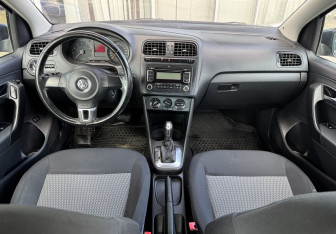 Подержанный автомобиль Volkswagen Polo Sedan 2012 года (9 фото)