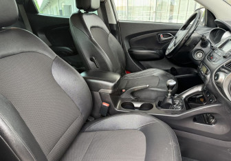Подержанный автомобиль Hyundai ix35 2014 года (10 фото)