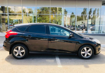 Подержанный автомобиль Ford Focus Hatchback 2014 года (4 фото)