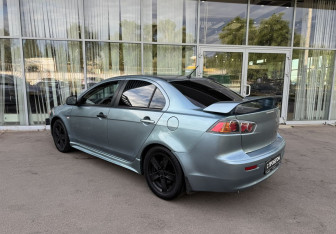 Подержанный автомобиль Mitsubishi Lancer Sedan 2008 года (7 фото)