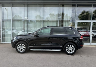 Подержанный автомобиль Volkswagen Touareg 2013 года (8 фото)