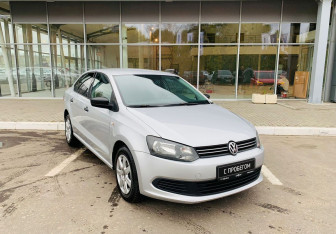 Подержанный автомобиль Volkswagen Polo Sedan 2012 года (3 фото)