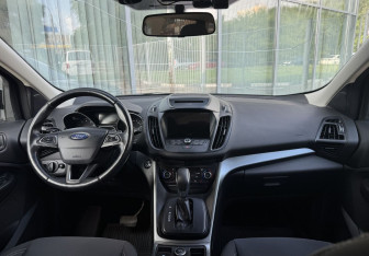 Подержанный автомобиль Ford Kuga 2018 года (9 фото)