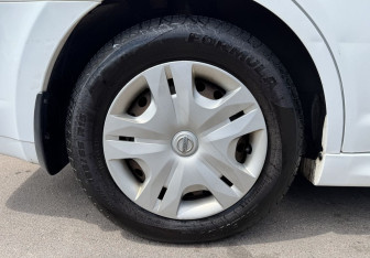 Подержанный автомобиль Nissan Tiida Sedan 2013 года (12 фото)