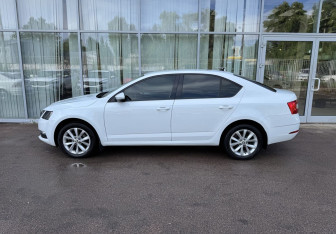 Подержанный автомобиль Skoda Octavia Liftback 2019 года (8 фото)