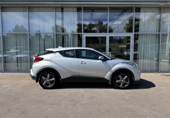 Подержанный автомобиль Toyota C-HR 2018 года (4 фото)
