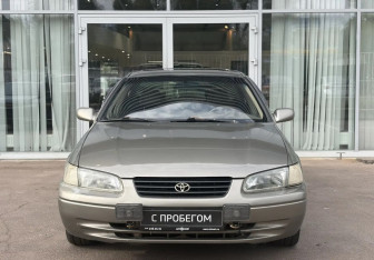 Подержанный автомобиль Toyota Camry Sedan 1999 года (2 фото)