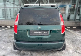 Подержанный автомобиль Skoda Roomster 2010 года (6 фото)