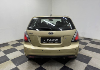Подержанный автомобиль Kia Rio Hatchback 2010 года (6 фото)