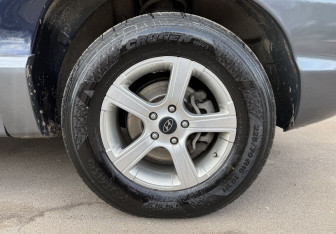 Подержанный автомобиль Hyundai Santa Fe 2005 года (12 фото)