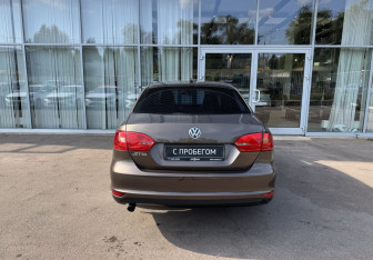 Подержанный автомобиль Volkswagen Jetta Sedan 2012 года (6 фото)