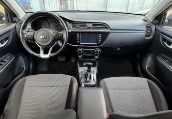 Подержанный автомобиль Kia Rio Hatchback 2018 года (9 фото)