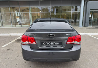 Подержанный автомобиль Chevrolet Cruze Sedan 2010 года (6 фото)