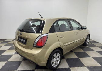 Подержанный автомобиль Kia Rio Hatchback 2010 года (5 фото)