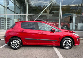 Подержанный автомобиль Peugeot 308 Hatchback 2008 года (4 фото)