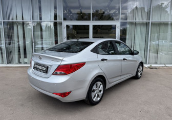 Подержанный автомобиль Hyundai Solaris Sedan 2014 года (5 фото)