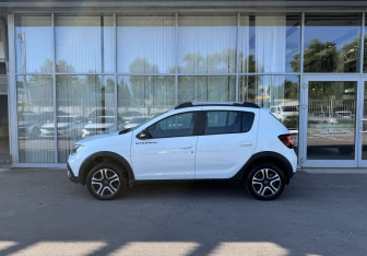 Подержанный автомобиль Renault Sandero 2022 года (8 фото)