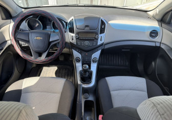 Подержанный автомобиль Chevrolet Cruze Sedan 2013 года (9 фото)