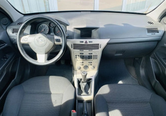 Подержанный автомобиль Opel Astra Hatchback 2007 года (9 фото)
