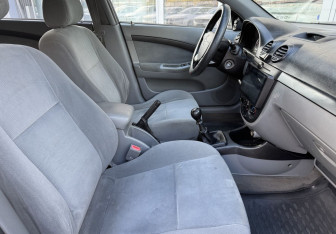 Подержанный автомобиль Chevrolet Lacetti Hatchback 2006 года (10 фото)
