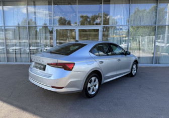 Подержанный автомобиль Skoda Octavia Liftback 2021 года (5 фото)