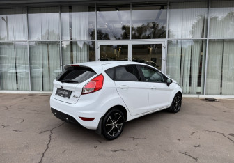 Подержанный автомобиль Ford Fiesta Hatchback 2016 года (5 фото)