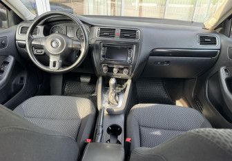 Подержанный автомобиль Volkswagen Jetta Sedan 2012 года (9 фото)