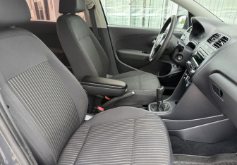 Подержанный автомобиль Volkswagen Polo Sedan 2011 года (10 фото)