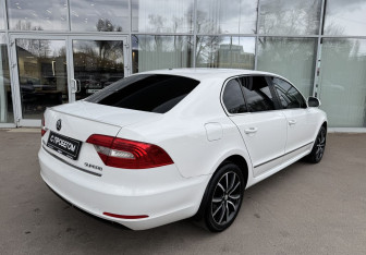 Подержанный автомобиль Skoda Superb Liftback 2014 года (5 фото)