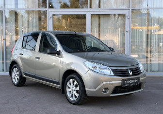 Подержанный автомобиль Renault Sandero 2010 года (3 фото)