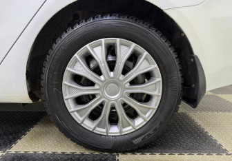 Подержанный автомобиль Kia Rio Sedan 2012 года (12 фото)