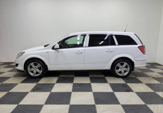 Подержанный автомобиль Opel Astra Wagon 2014 года (8 фото)