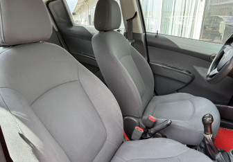 Подержанный автомобиль Chevrolet Spark 2011 года (10 фото)