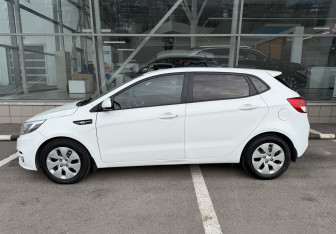 Подержанный автомобиль Kia Rio Hatchback 2016 года (8 фото)