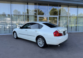 Подержанный автомобиль Nissan Fuga 2005 года (7 фото)