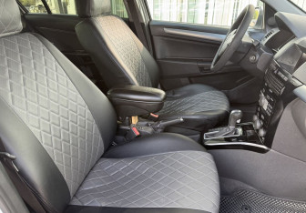 Подержанный автомобиль Opel Astra Sedan 2012 года (10 фото)