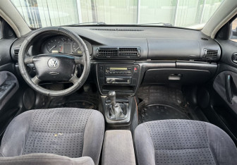 Подержанный автомобиль Volkswagen Passat Sedan 1996 года (9 фото)