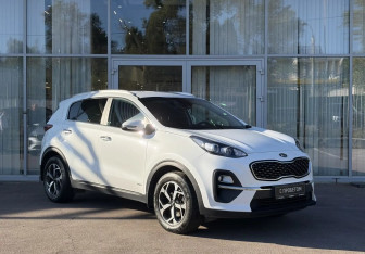 Подержанный автомобиль Kia Sportage 2022 года (3 фото)