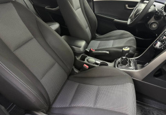 Подержанный автомобиль Hyundai i30 Hatchback 2012 года (10 фото)